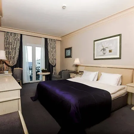 Rocks & Casino Hotel 5*