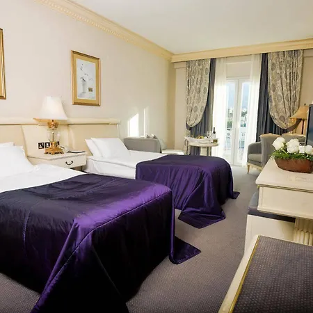 Rocks & Casino Hotel