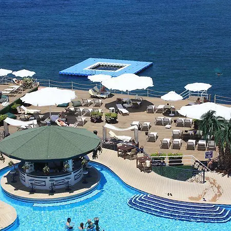 Отель Rocks & Casino Кирения